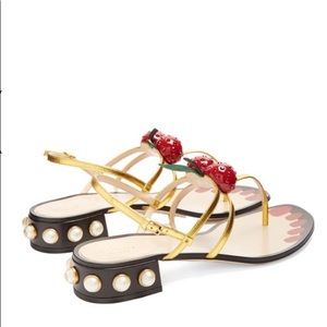 Gucci Hatsumomo Cherry T-Strap Sandal Gold new!!!!